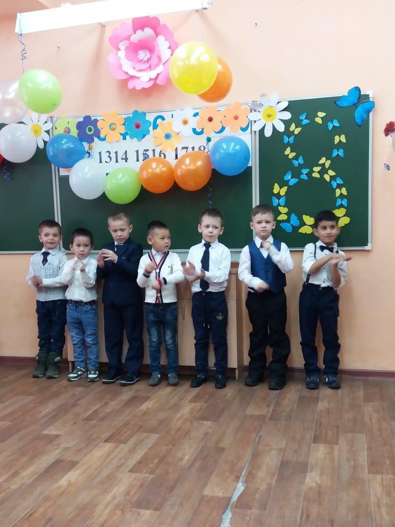0 б сынып оқушыларының 8 наурыз мерекесіне арналған сынып сағатының көрінісі