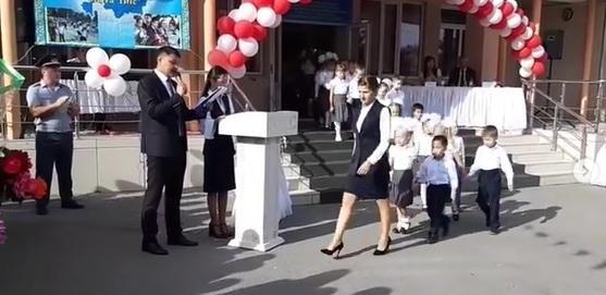 Дәстүр бойынша біздің мектепте 1 қыркүйек күні салтанатты шара Білім күні өткізілді.